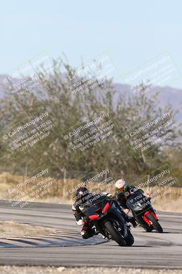 media/Dec-01-2025-Moto Forza (Mon) [[2daa91e15f]]/3-Beginner Group/Session 3 (Turn 3)/